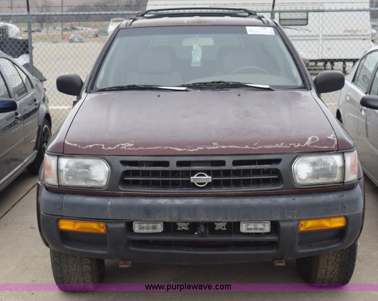 image for item K8883 1998 Nissan Pathfinder SUV