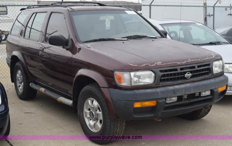 image for item K8883 1998 Nissan Pathfinder SUV