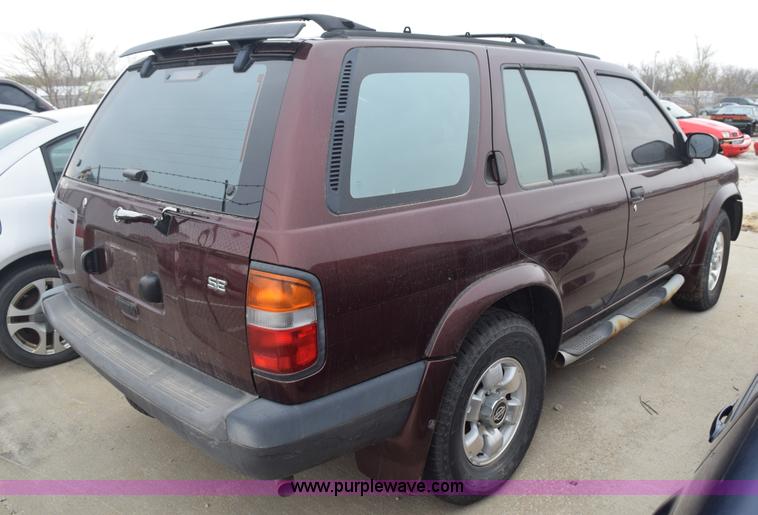 image for item K8883 1998 Nissan Pathfinder SUV