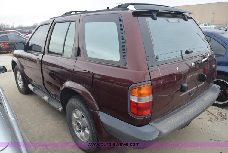 image for item K8883 1998 Nissan Pathfinder SUV