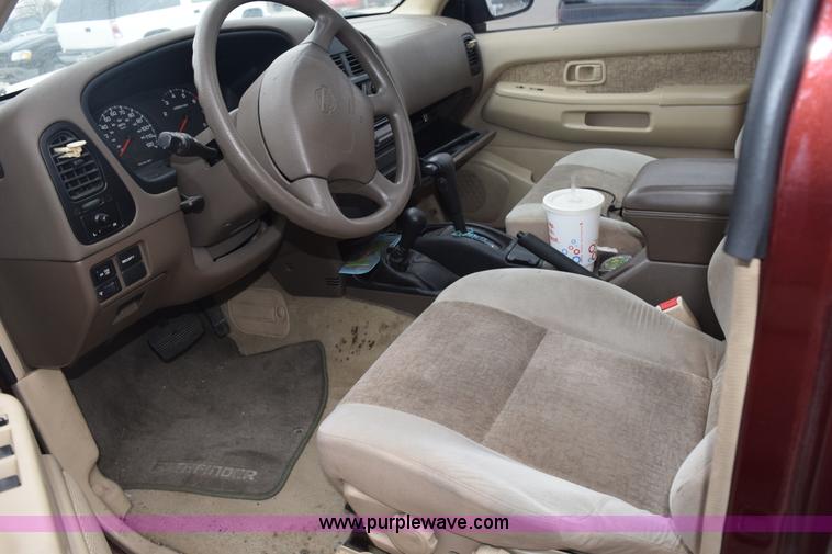 image for item K8883 1998 Nissan Pathfinder SUV