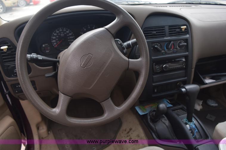 image for item K8883 1998 Nissan Pathfinder SUV