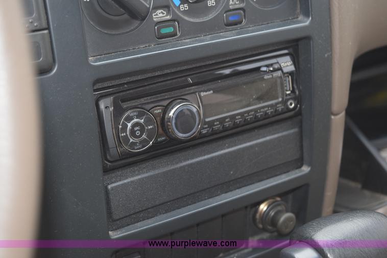 image for item K8883 1998 Nissan Pathfinder SUV