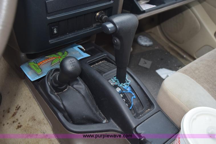 image for item K8883 1998 Nissan Pathfinder SUV