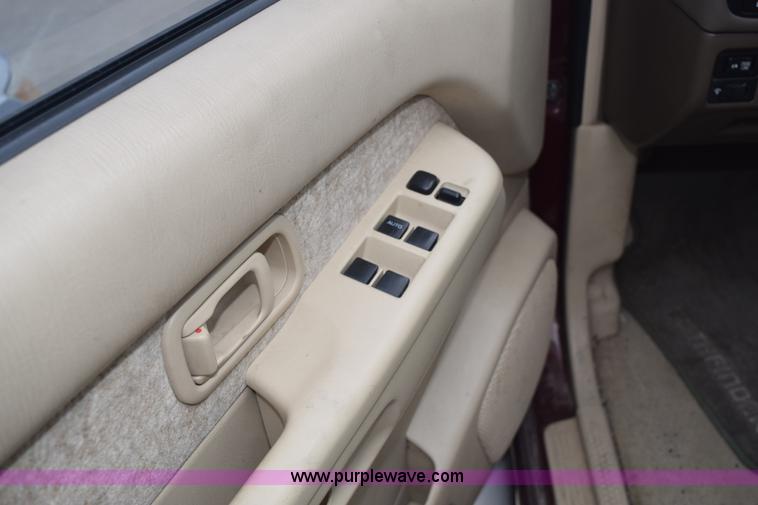 image for item K8883 1998 Nissan Pathfinder SUV