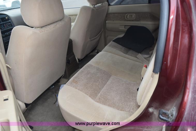 image for item K8883 1998 Nissan Pathfinder SUV
