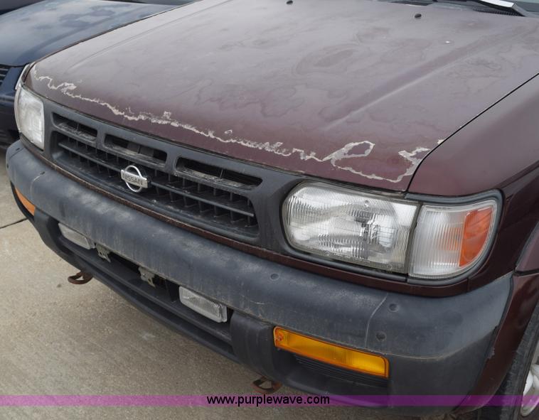image for item K8883 1998 Nissan Pathfinder SUV