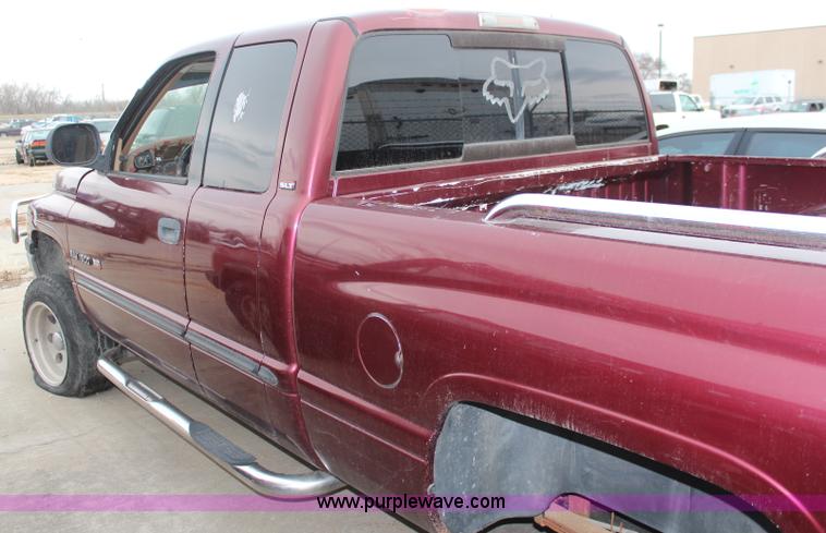 image for item K8887 2001 Dodge Ram 1500 pickup truck