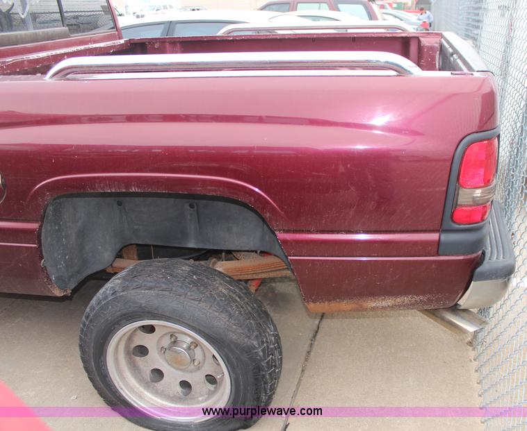 image for item K8887 2001 Dodge Ram 1500 pickup truck