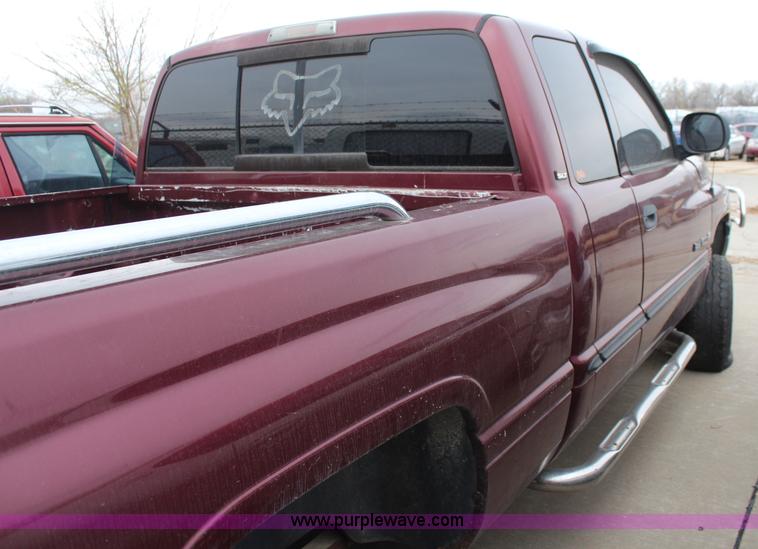 image for item K8887 2001 Dodge Ram 1500 pickup truck