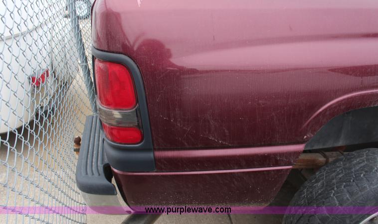 image for item K8887 2001 Dodge Ram 1500 pickup truck
