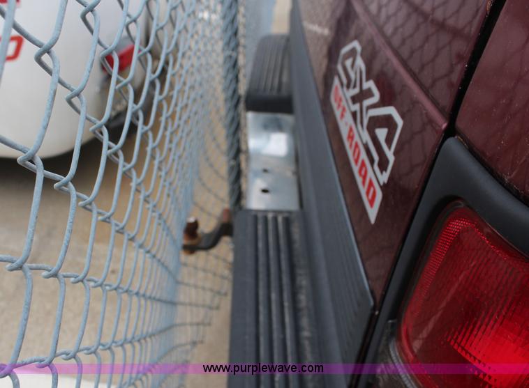 image for item K8887 2001 Dodge Ram 1500 pickup truck