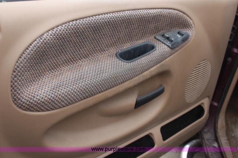 image for item K8887 2001 Dodge Ram 1500 pickup truck