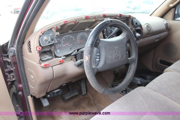 image for item K8887 2001 Dodge Ram 1500 pickup truck