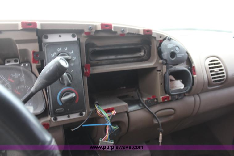 image for item K8887 2001 Dodge Ram 1500 pickup truck