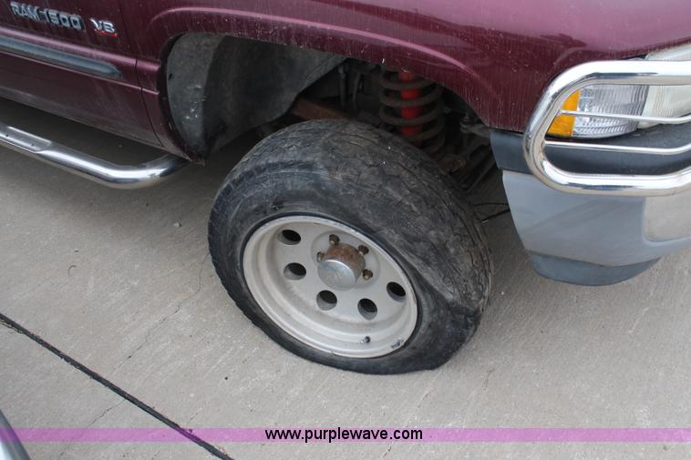 image for item K8887 2001 Dodge Ram 1500 pickup truck