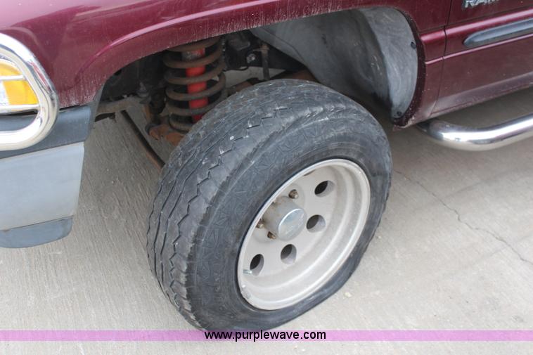 image for item K8887 2001 Dodge Ram 1500 pickup truck