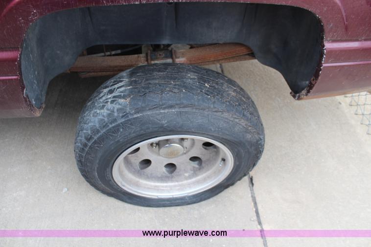 image for item K8887 2001 Dodge Ram 1500 pickup truck