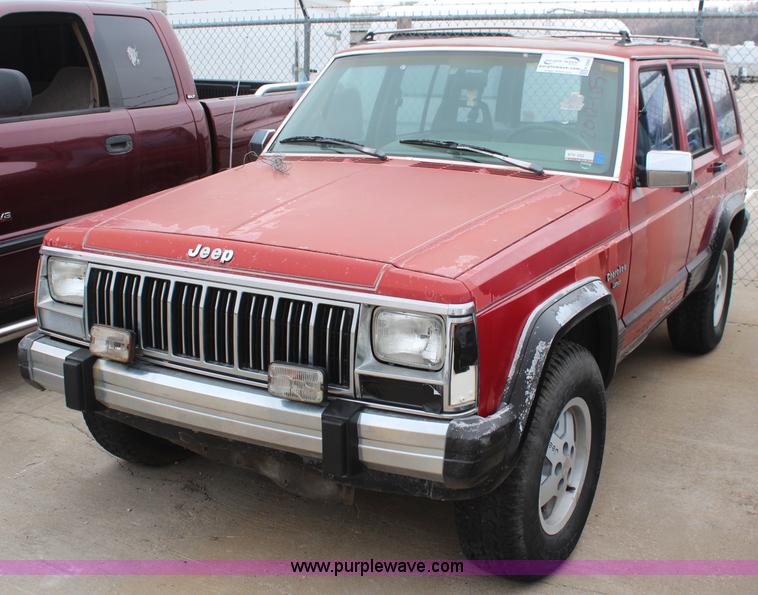 image for item K8888 1990 Jeep Cherokee SUV