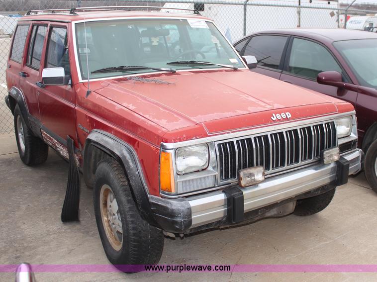 image for item K8888 1990 Jeep Cherokee SUV
