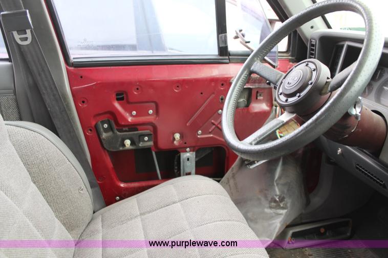 image for item K8888 1990 Jeep Cherokee SUV