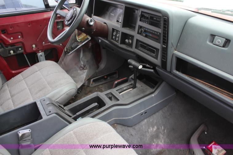 image for item K8888 1990 Jeep Cherokee SUV