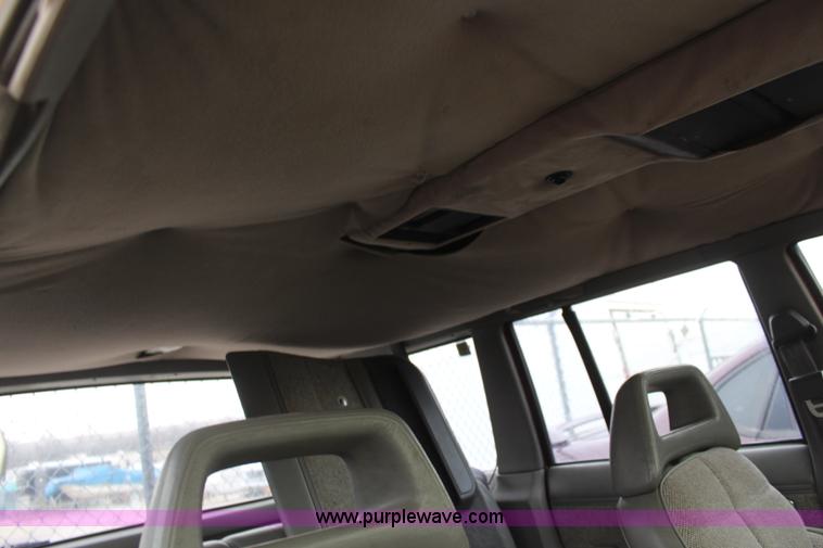 image for item K8888 1990 Jeep Cherokee SUV