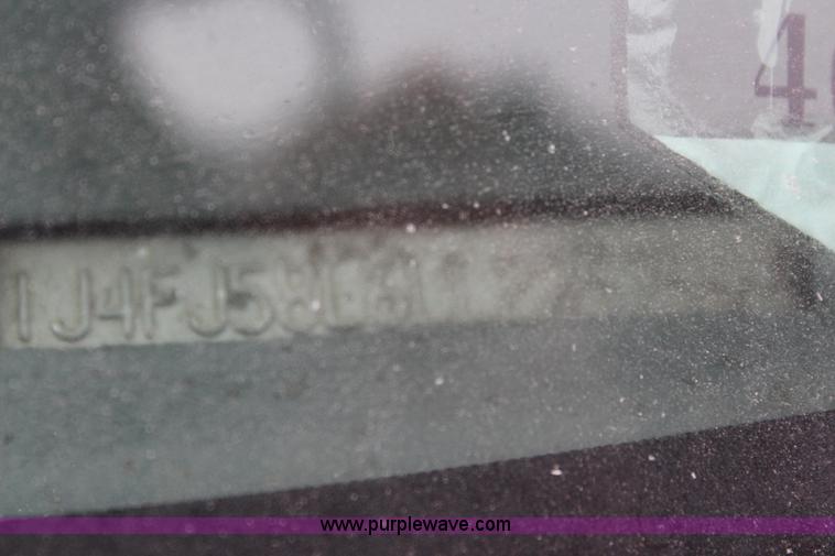 image for item K8888 1990 Jeep Cherokee SUV