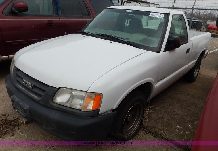 image for item K8891 1998 Isuzu Hombre pickup truck