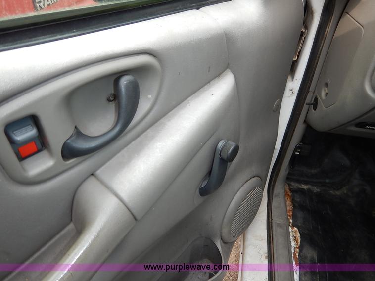 image for item K8891 1998 Isuzu Hombre pickup truck