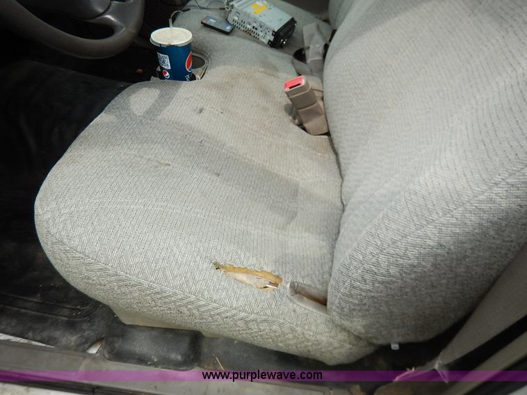 image for item K8891 1998 Isuzu Hombre pickup truck