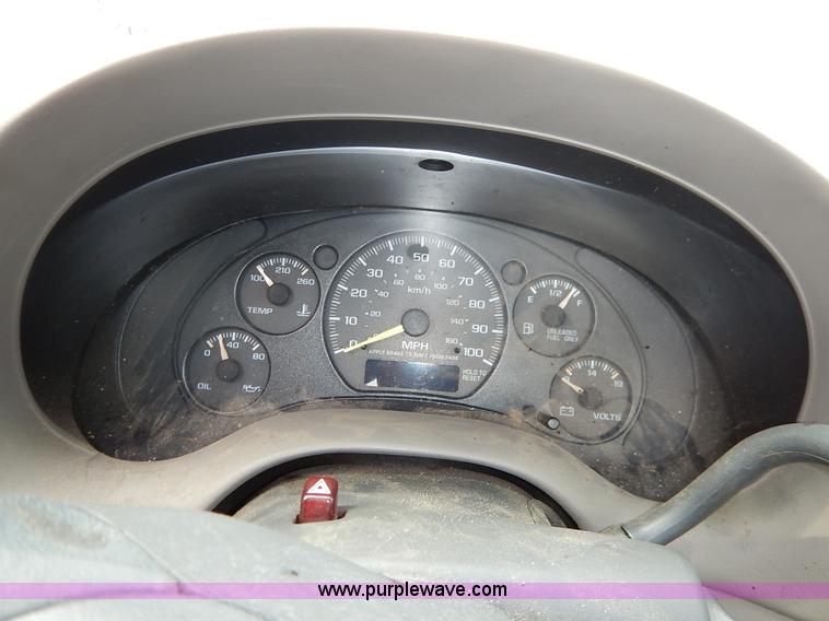 image for item K8891 1998 Isuzu Hombre pickup truck