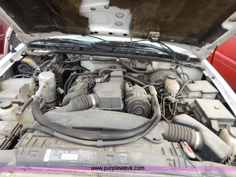 image for item K8891 1998 Isuzu Hombre pickup truck