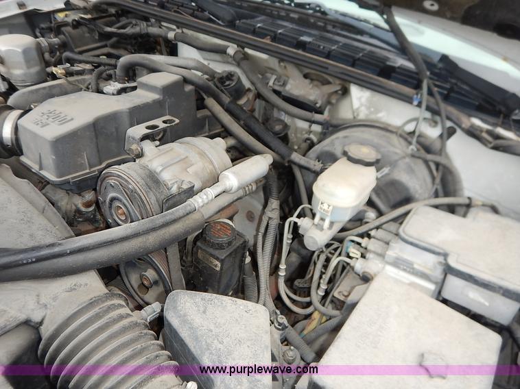 image for item K8891 1998 Isuzu Hombre pickup truck