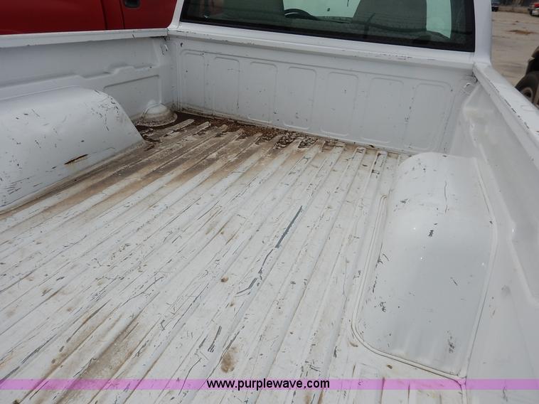 image for item K8891 1998 Isuzu Hombre pickup truck