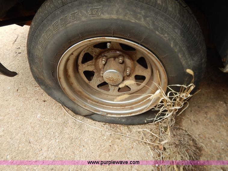 image for item K8891 1998 Isuzu Hombre pickup truck