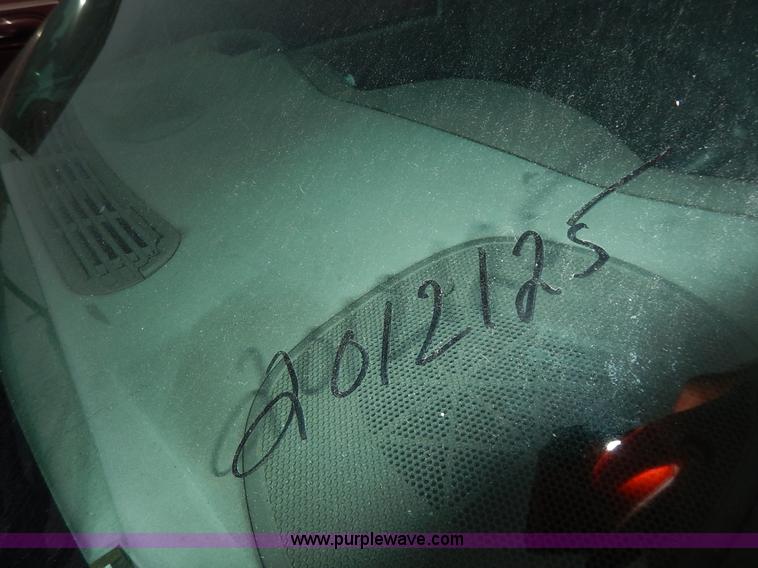 image for item K8891 1998 Isuzu Hombre pickup truck