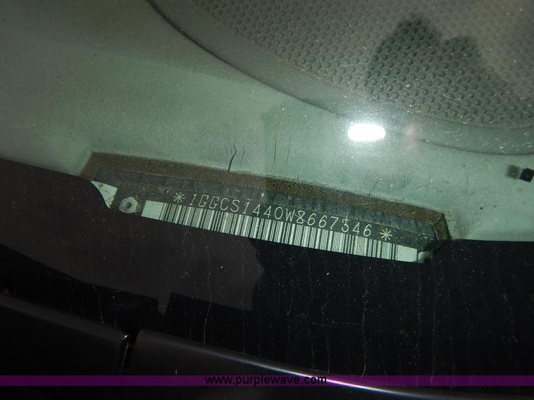 image for item K8891 1998 Isuzu Hombre pickup truck