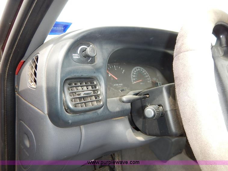 image for item K8892 1998 Dodge Ram 1500 pickup truck