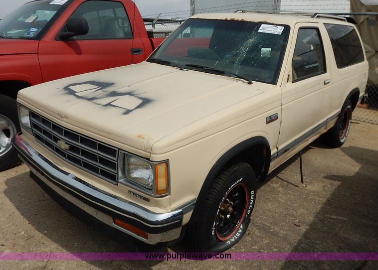 image for item K8893 1985 Chevrolet Blazer SUV