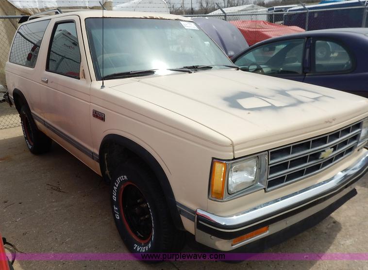 image for item K8893 1985 Chevrolet Blazer SUV