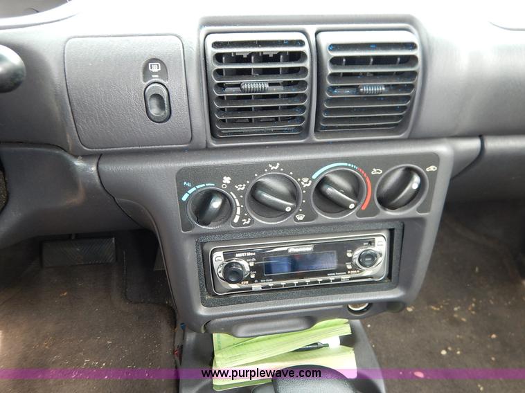 image for item K8895 1998 Dodge Neon