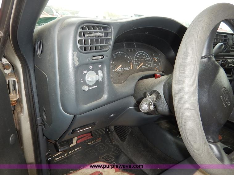 image for item K8904 2002 Chevrolet Blazer