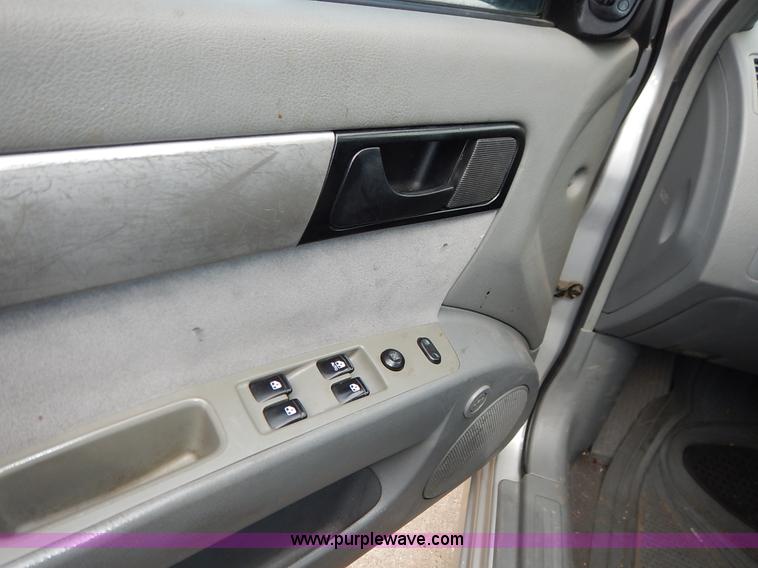 image for item K8906 2006 Suzuki Forenza