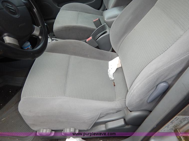 image for item K8906 2006 Suzuki Forenza