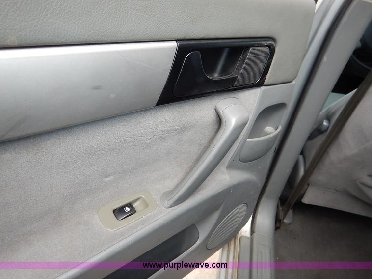 image for item K8906 2006 Suzuki Forenza