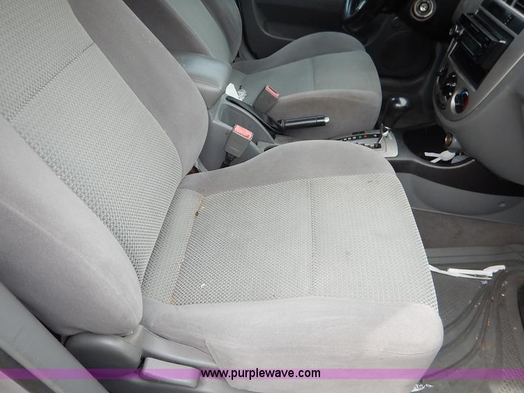 image for item K8906 2006 Suzuki Forenza
