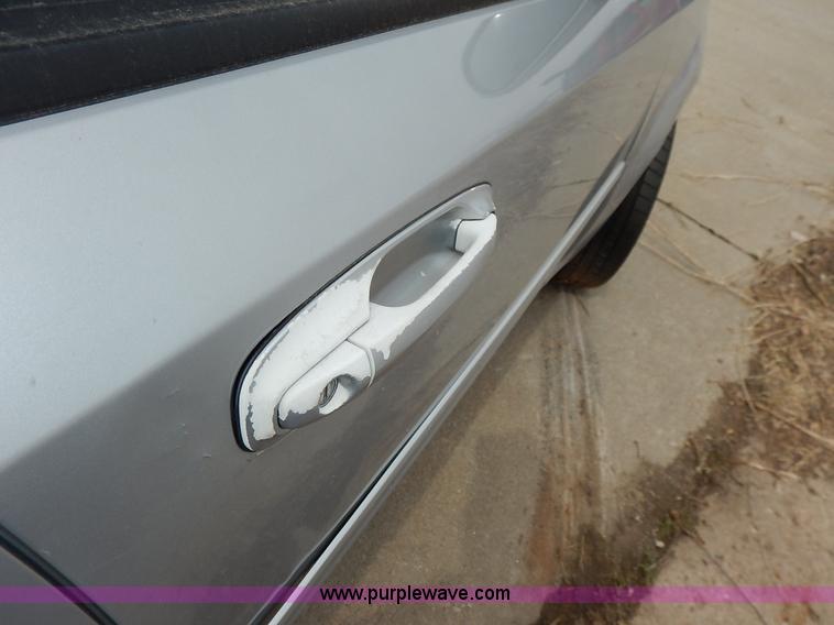 image for item K8906 2006 Suzuki Forenza