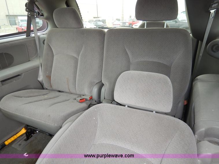 image for item K8907 2001 Chrysler Town & Country LX