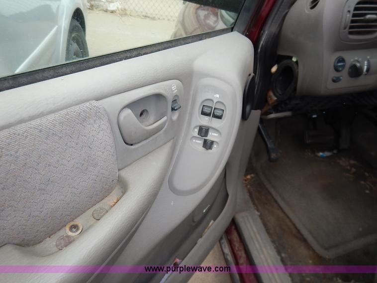 image for item K8907 2001 Chrysler Town & Country LX